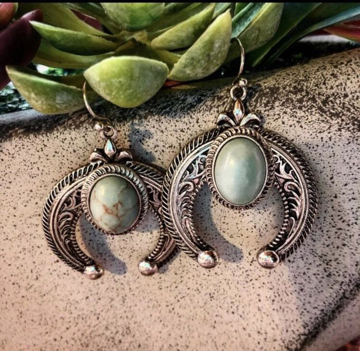 Boucles d'oreilles en turquoise sculptées en forme de croissant de lune Olivenorma
