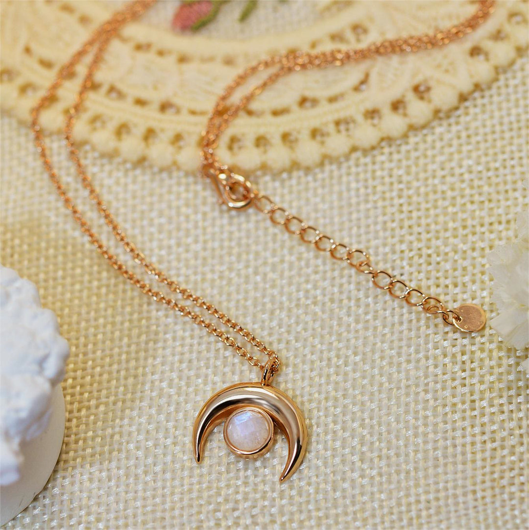 Collier pendentif en forme de lune en pierre de lune naturelle Olivenorma