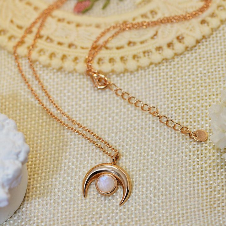 Collier pendentif en forme de lune en pierre de lune naturelle Olivenorma