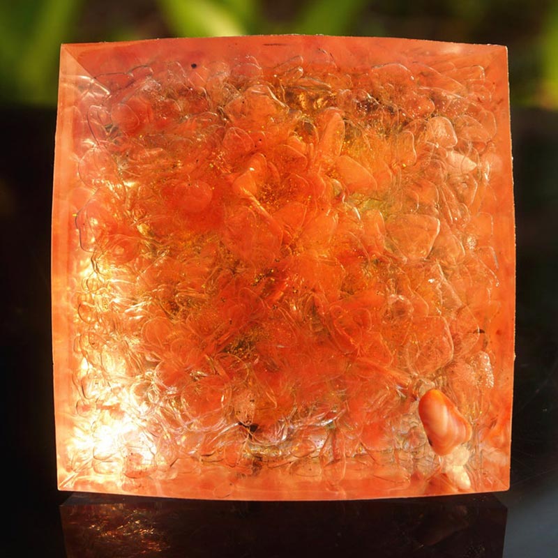 Pyramide d'orgone arbre de vie en cristal rose péridot de Noël Olivenorma