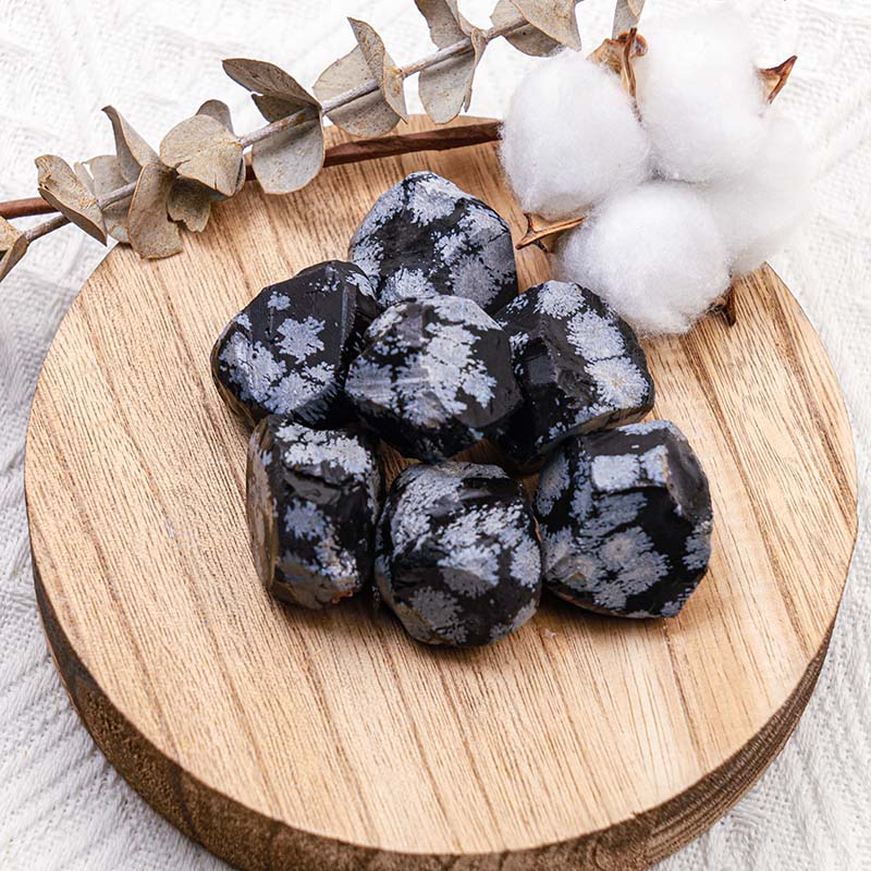 Ensemble de pierres naturelles polies en obsidienne flocon de neige