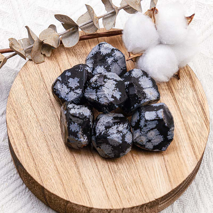 Ensemble de pierres naturelles polies en obsidienne flocon de neige