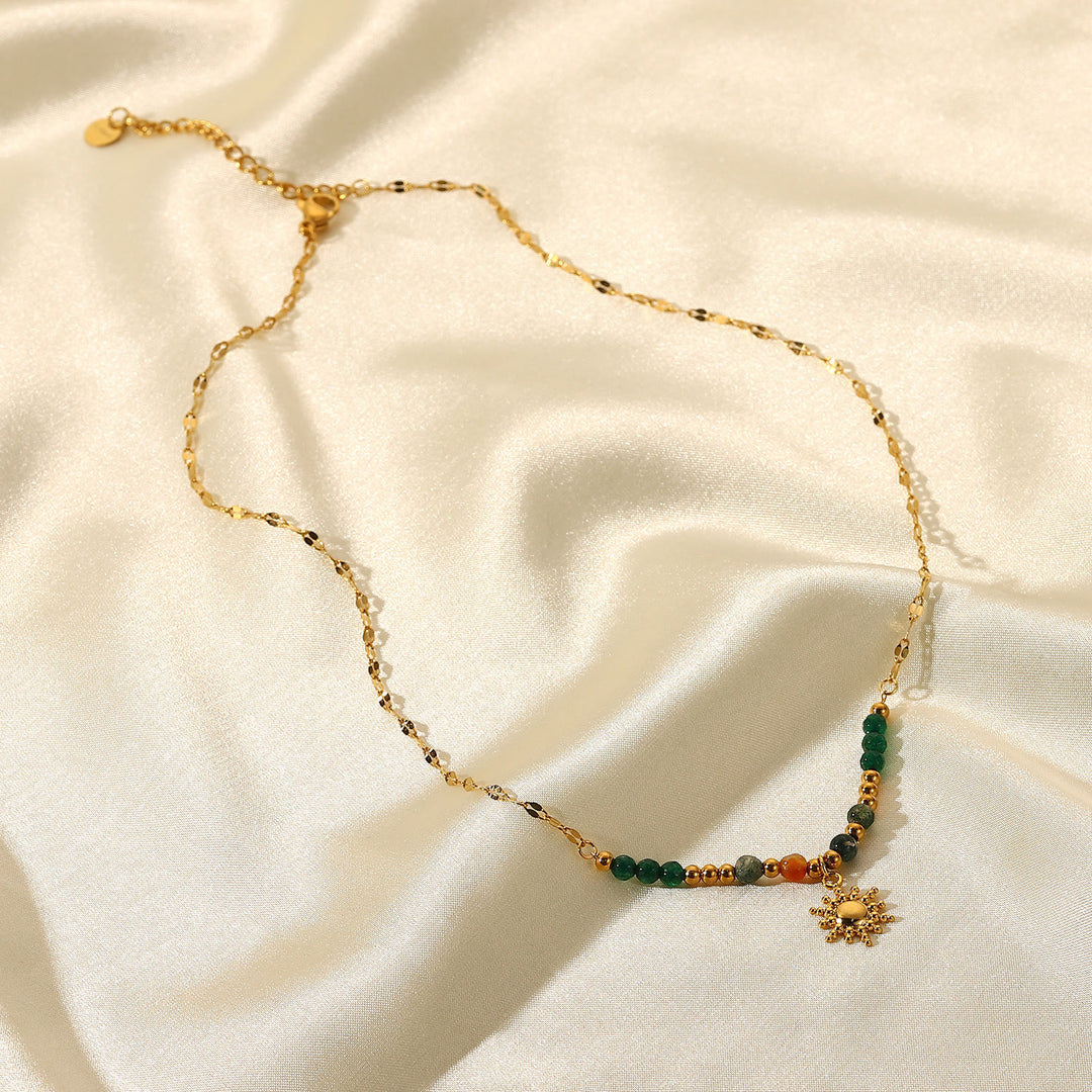 Collier avec pendentif en pierre de soleil émeraude et labradorite Olivenorma