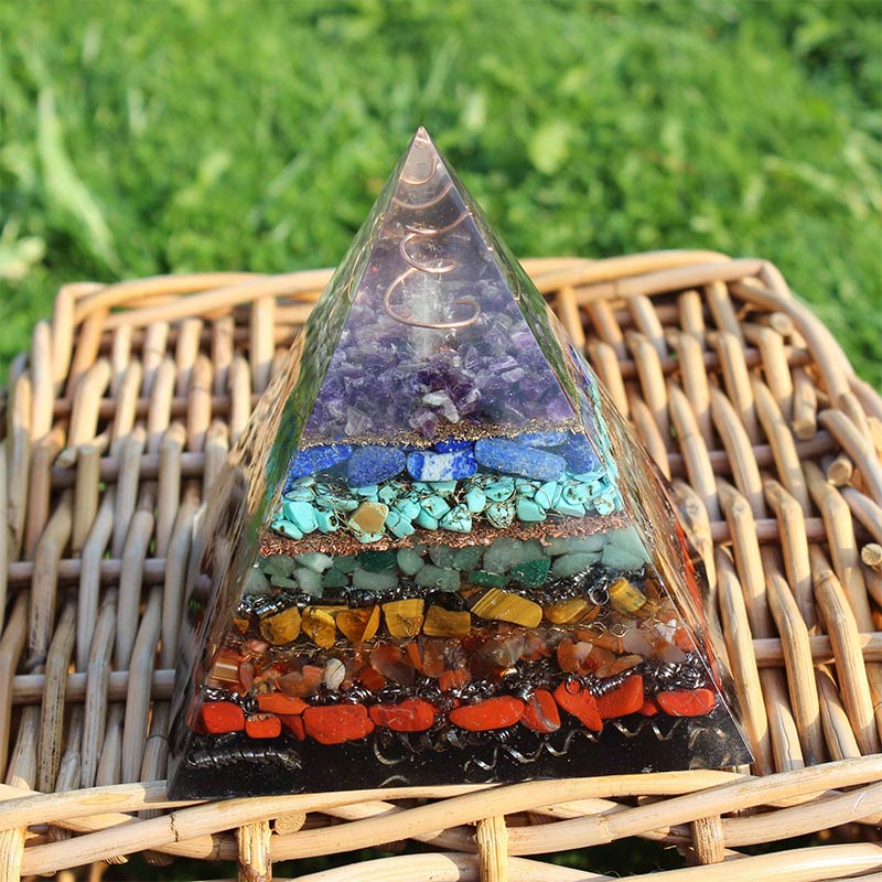Pyramide d'orgone paisible de chakra naturel Olivenorma
