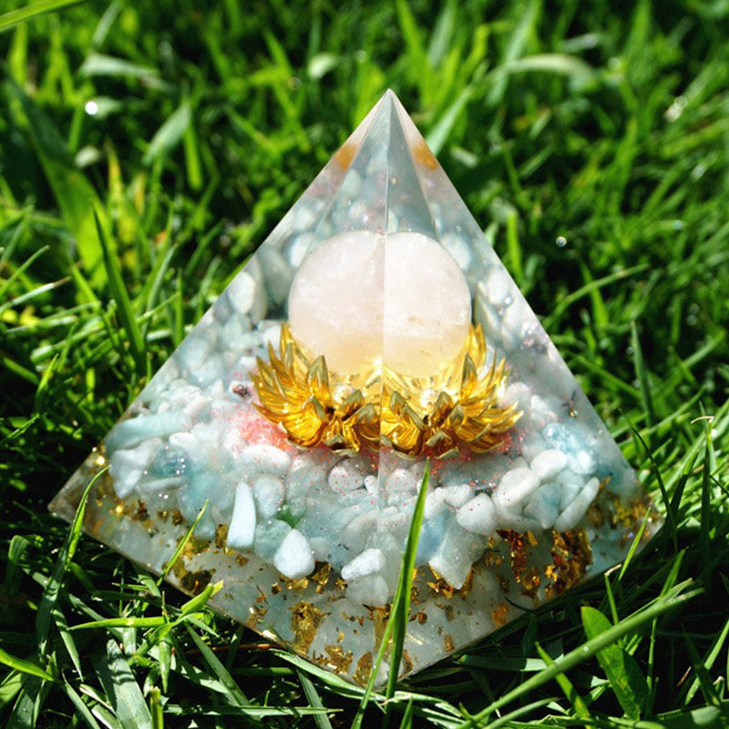 Pyramide d'orgone symbole de lotus en quartz rose aigue-marine Olivenorma