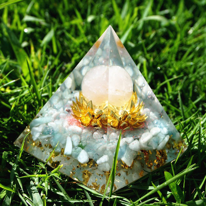 Pyramide d'orgone symbole de lotus en quartz rose aigue-marine Olivenorma
