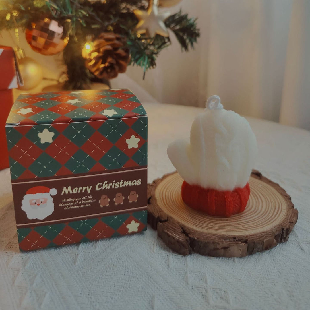 Bougie de Noël en forme de chaussette avec boule de laine gravée Olivenorma
