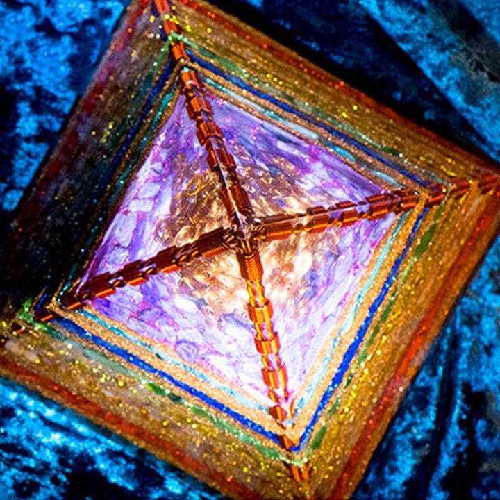 Pyramide d'orgone de l'arbre de vie des chakras Olivenorma