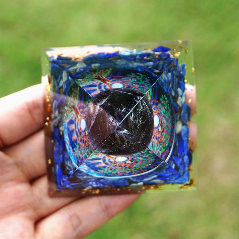 Pyramide d'orgone Reki en améthyste Olivenorma avec lapis-lazuli