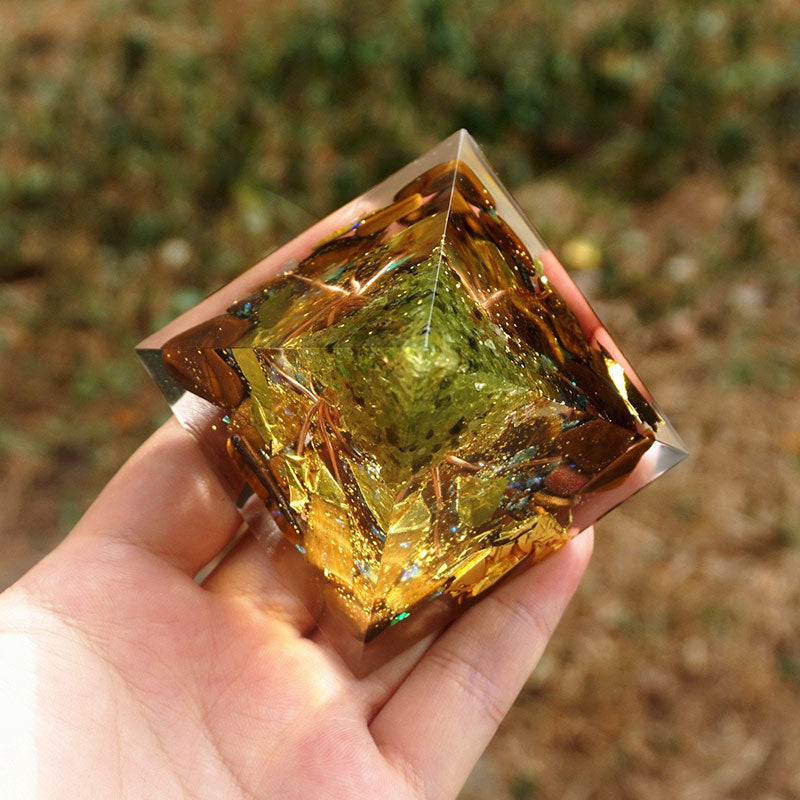 Olivenorma Radiance of Growth – Pyramide de l'Arbre de Vie Péridot et Œil de Tigre - image 5