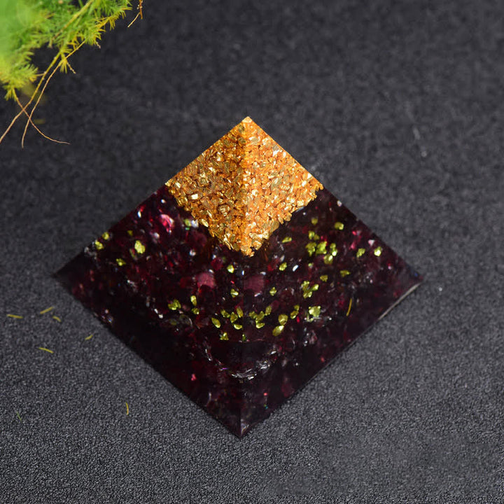 Granulés de métal grenat Olivenorma Pyramide d'orgone de l'arbre de vie