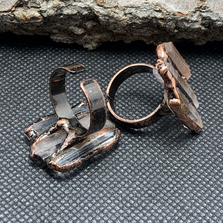 Bague réglable à triple combinaison irrégulière en quartz clair naturel Olivenorma