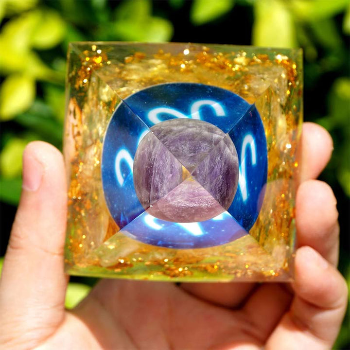 Pyramide d'orgone du zodiaque Bélier en améthyste Olivenorma avec rutile doré