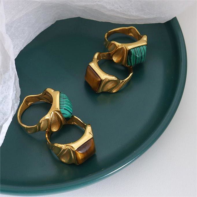 Bague Olivenorma carrée en or, argent et titane avec œil de tigre et malachite