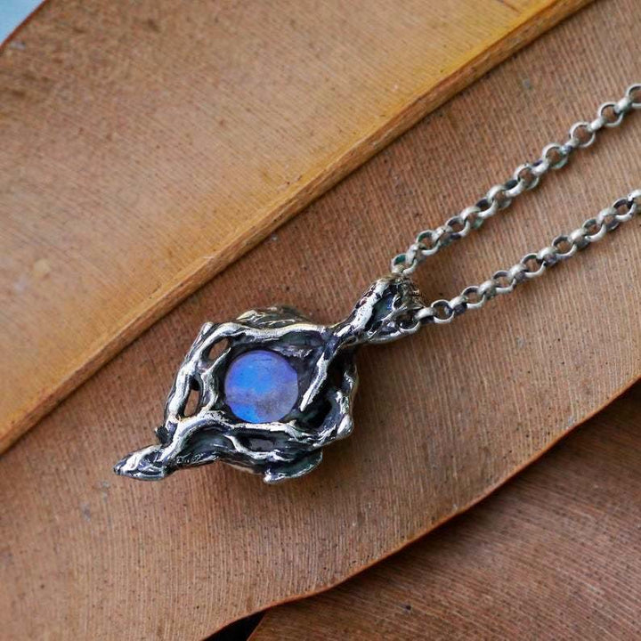Collier avec pendentif en forme de goutte de flamme en pierre de lune Olivenorma