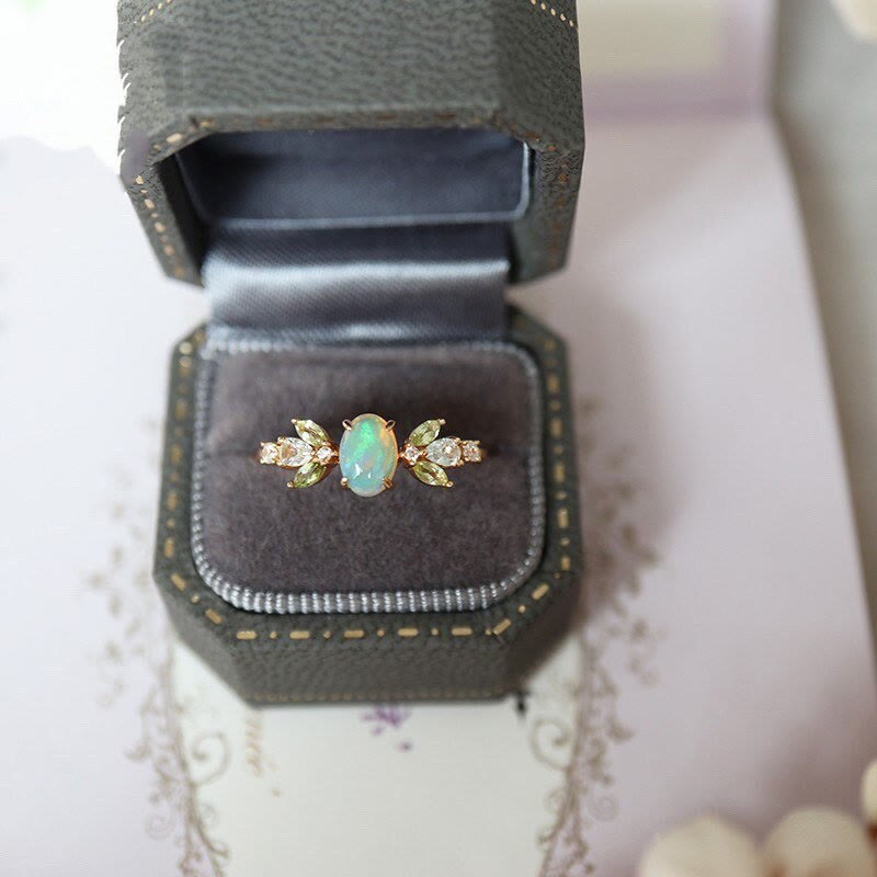 Bague en or avec feuille d'opale délicate et zircone Olivenorma