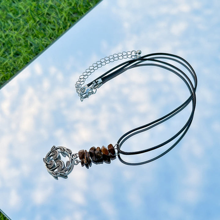 Collier en cuir et fil ciré avec pompon papillon en pierre naturelle Olivenorma