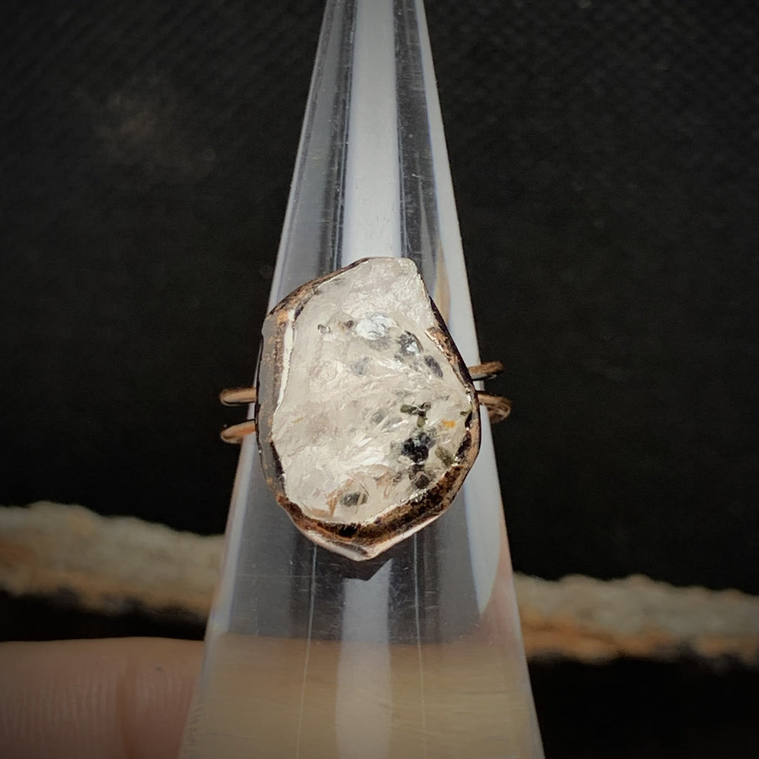 Bague ajustable en pierre brute irrégulière naturelle Olivenorma avec douze pierres de naissance