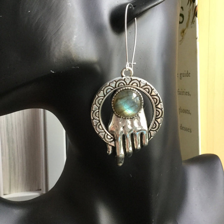 Boucles d'oreilles à motif de main en labradorite Olivenorma