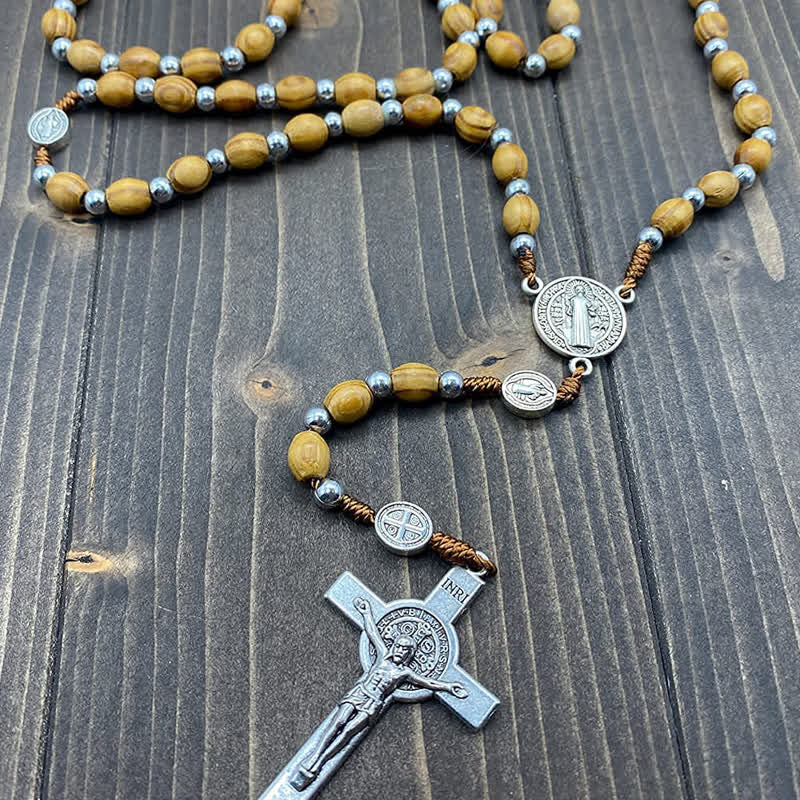 Collier chapelet en bois uni avec croix tricotée Olivenorma