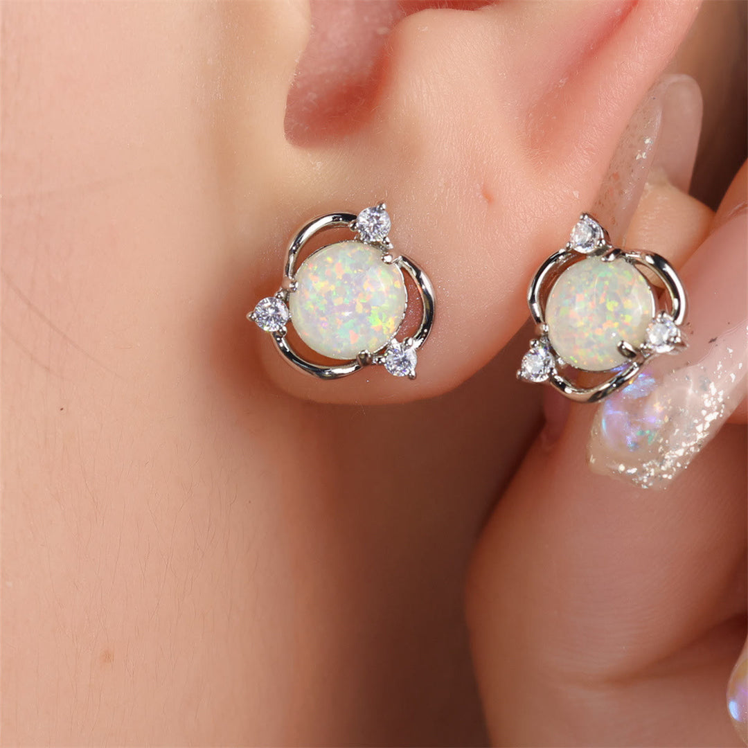 Boucles d'oreilles à tige rondes en zircon blanc et opale Olivenorma