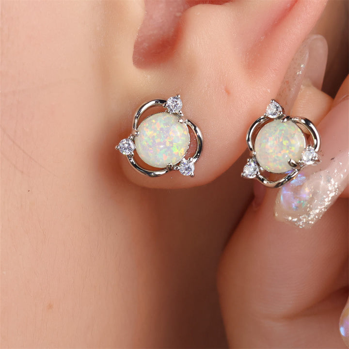 Boucles d'oreilles à tige rondes en zircon blanc et opale Olivenorma