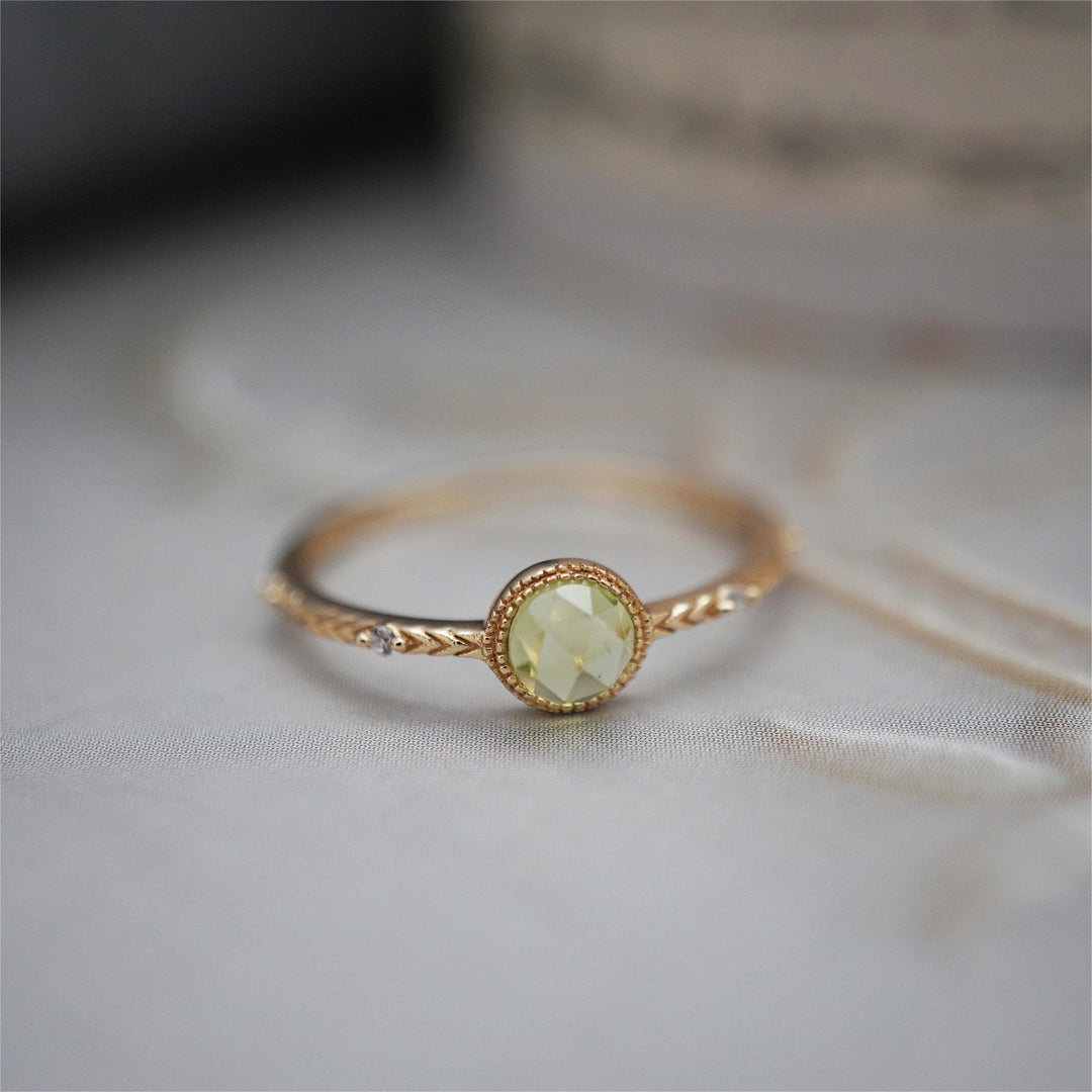 Bague en péridot vert naturel taille ronde Olivenorma