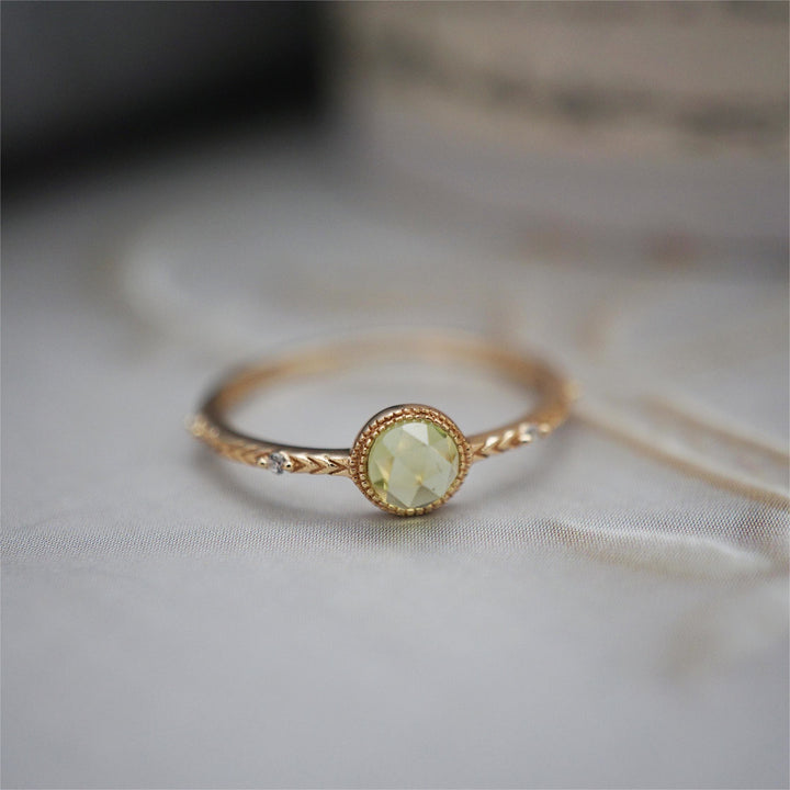 Bague en péridot vert naturel taille ronde Olivenorma