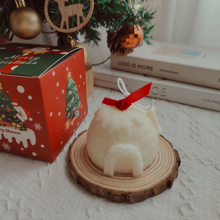 Bougie de Noël en forme de chaussette avec boule de laine gravée Olivenorma