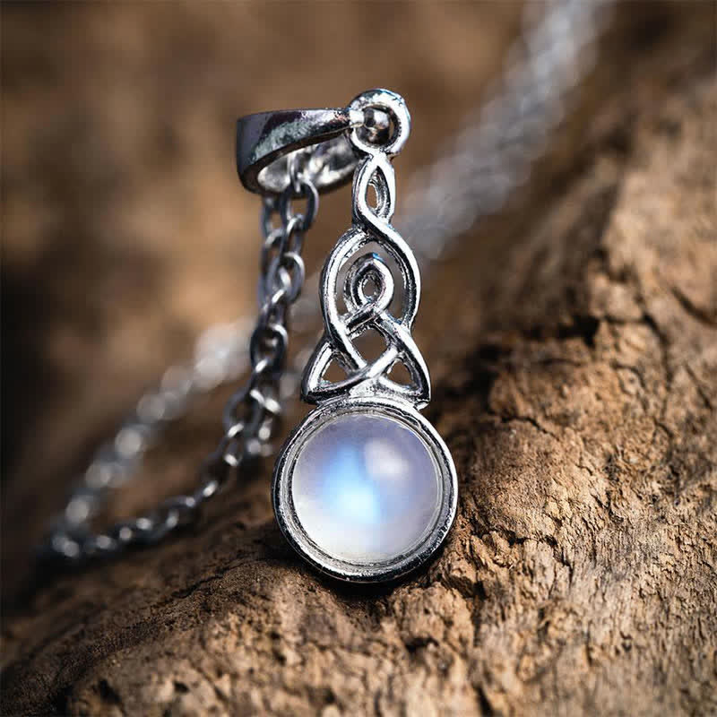 Collier en pierre de lune avec nœud celtique