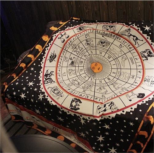 Tapisserie en polyester motif sorcière et nappe de tarot Olivenorma