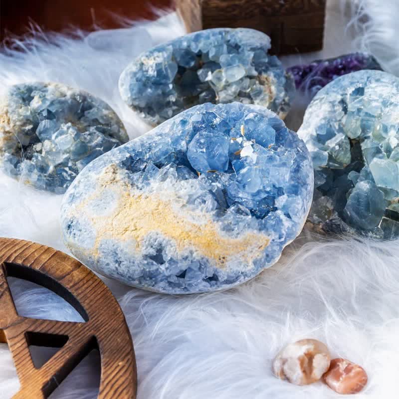 Décoration en pierre précieuse de géode de cyanite naturelle Olivenorma
