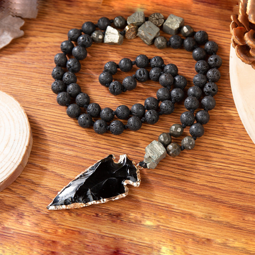 Collier Mala avec pendentif en forme de flèche en pierre de lave obsidienne Olivenorma