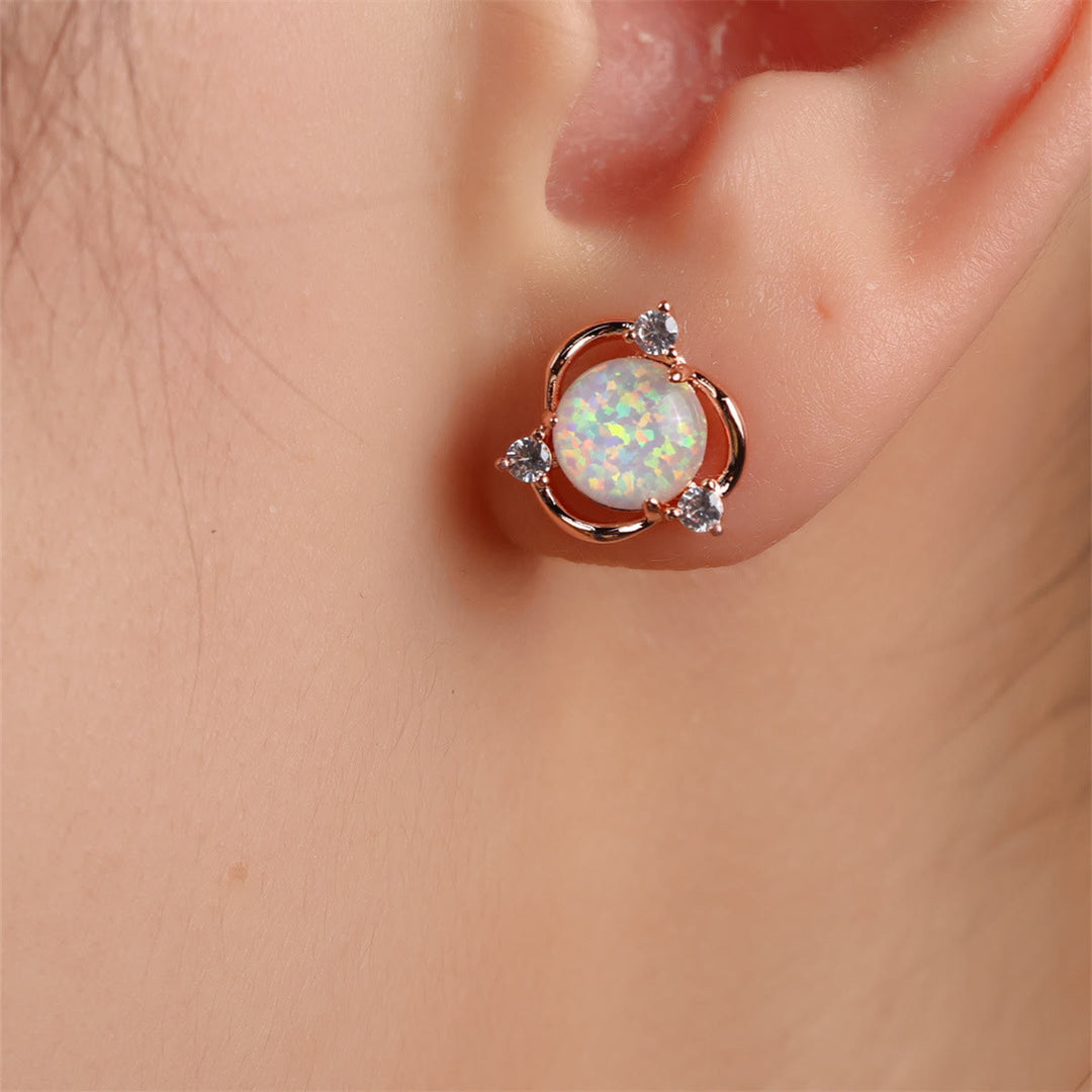 Boucles d'oreilles à tige rondes en zircon blanc et opale Olivenorma