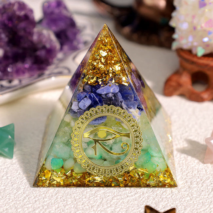 Pyramide d'orgone Oeil d'Horus Péridot Aventurine Bleu Vert Olivenorma