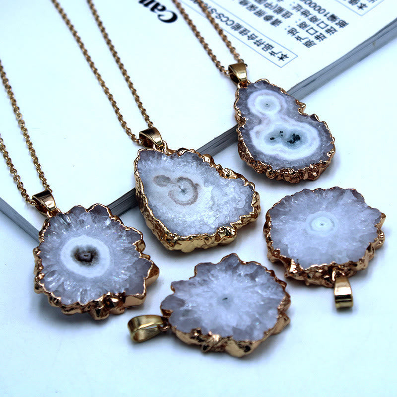 Pendentif en géode de cristal naturel Olivenorma