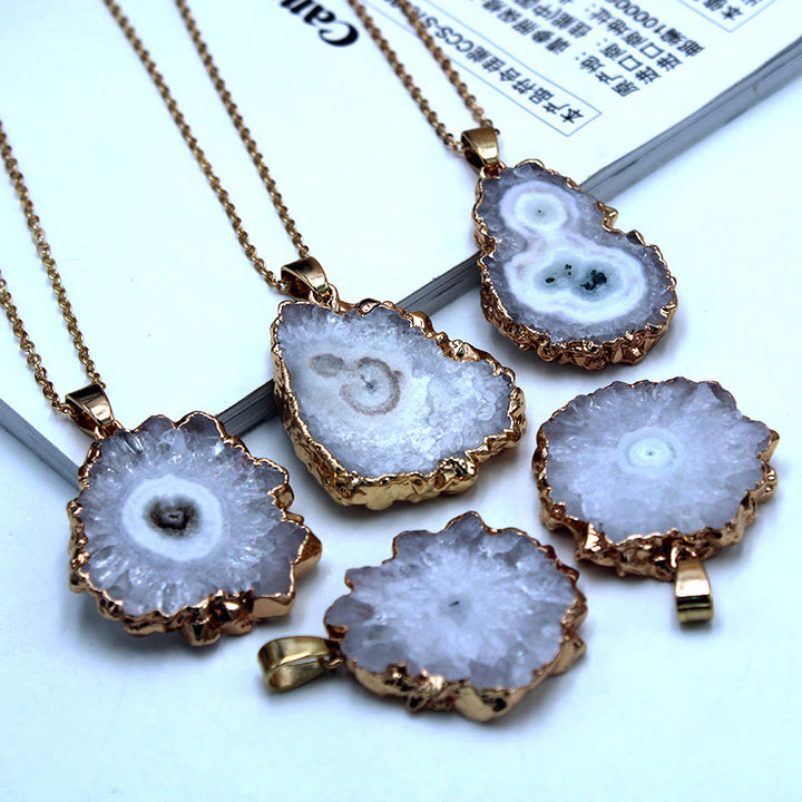 Pendentif en géode de cristal naturel Olivenorma