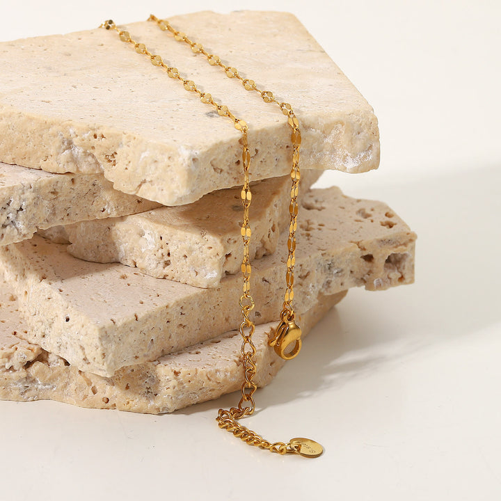 Collier avec pendentif en pierre de soleil émeraude et labradorite Olivenorma