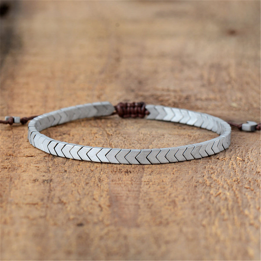 Bracelet ajustable Olivenorma en hématite mate avec flèches