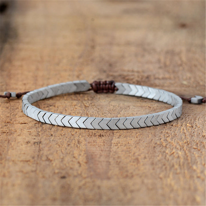 Bracelet ajustable Olivenorma en hématite mate avec flèches
