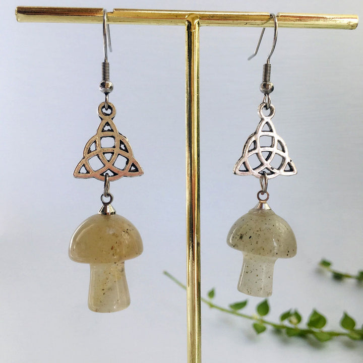 Boucles d'oreilles à tige en forme de champignon mignon en pierre de cristal naturel Olivenorma
