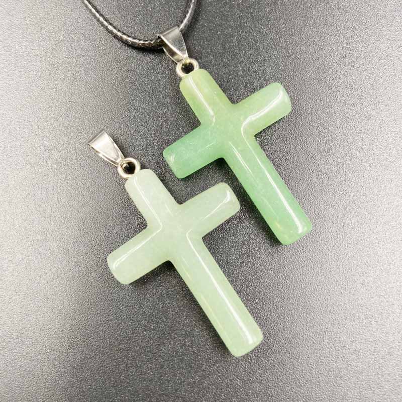 Pendentif de guérison en forme de croix en cristal naturel Olivenorma