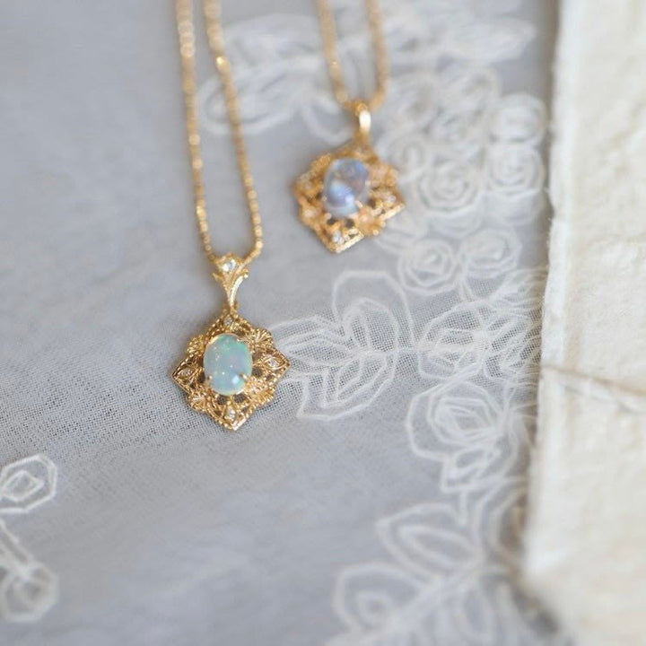 Collier avec pendentif en forme de losange découpé en opale naturelle Olivenorma