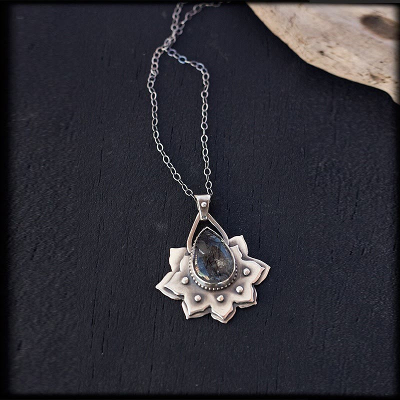 Collier en pierre œil de chat en forme de goutte de lotus double Olivenorma