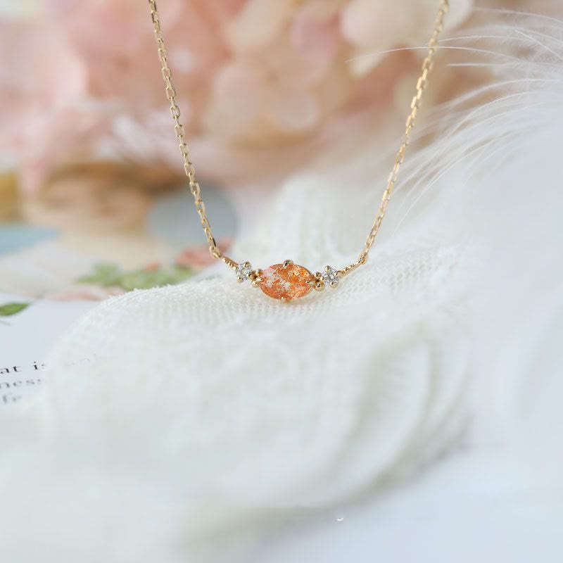 Collier avec breloque en pierre de guérison naturelle en pierre de soleil Olivenorma