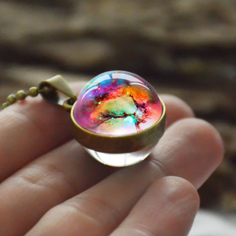 Collier coloré en boule de verre tridimensionnelle