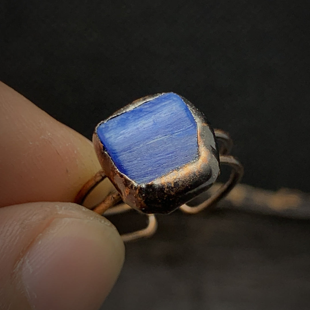 Bague ajustable en pierre brute irrégulière naturelle Olivenorma avec douze pierres de naissance