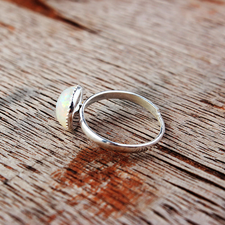 Bague ajustable simple en demi-cercle avec opale et pierre de lune Olivenorma