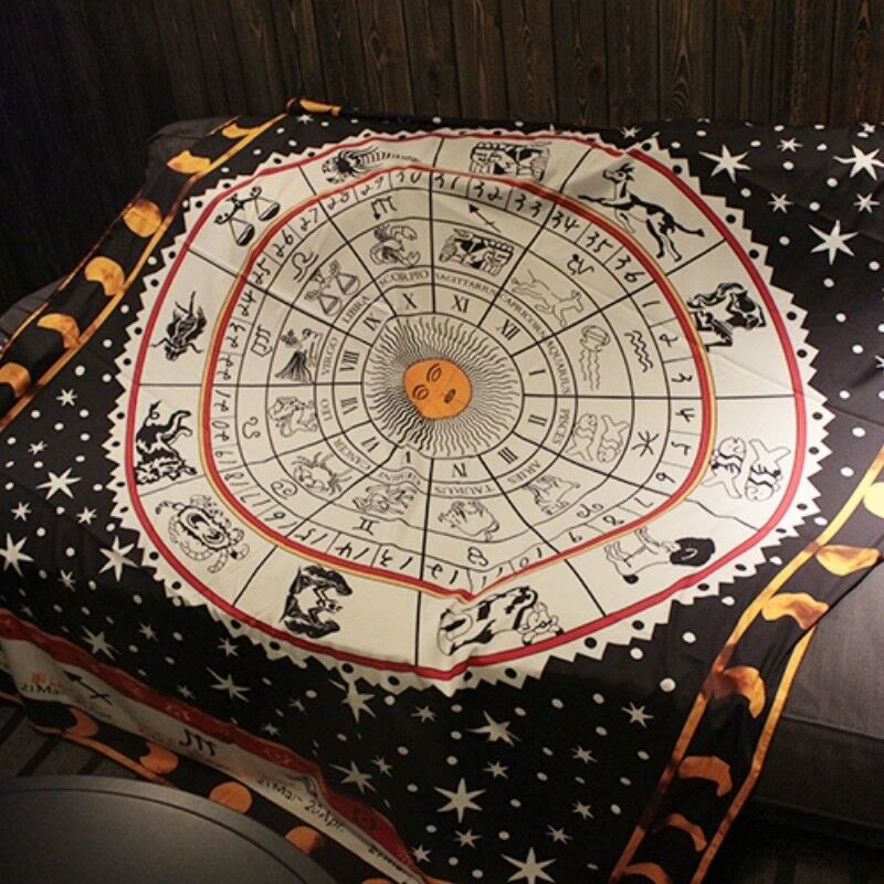 Tapisserie en polyester motif sorcière et nappe de tarot Olivenorma