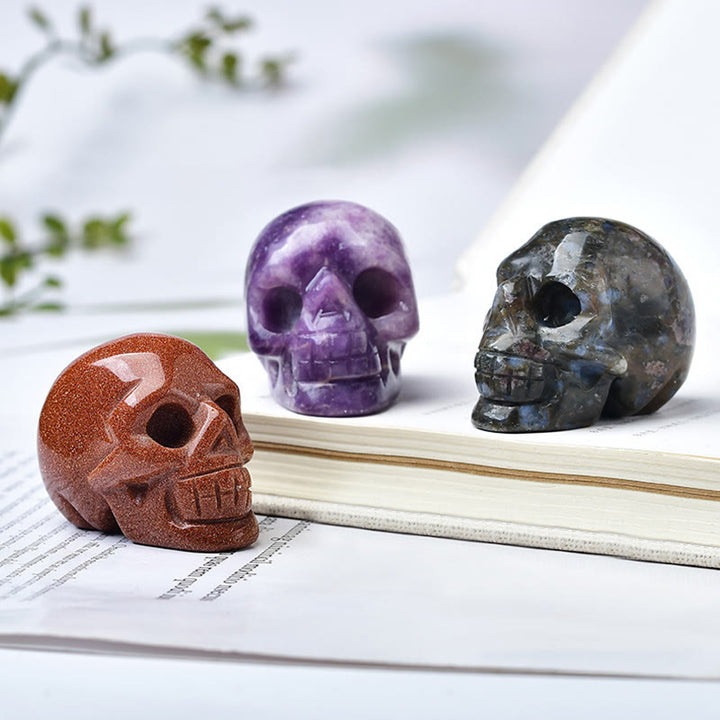Décoration artisanale en pierres précieuses avec crâne gravé en cristal Olivenorma